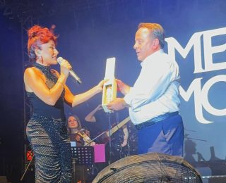 Zeytin Festivalinde Melek Mosso’ yu Şaşırtan Hediyeler